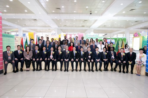 Participants of Colóquio de Capacitação das PMEs dos PLPs taking part in the ‘Dynamic Macau Business...